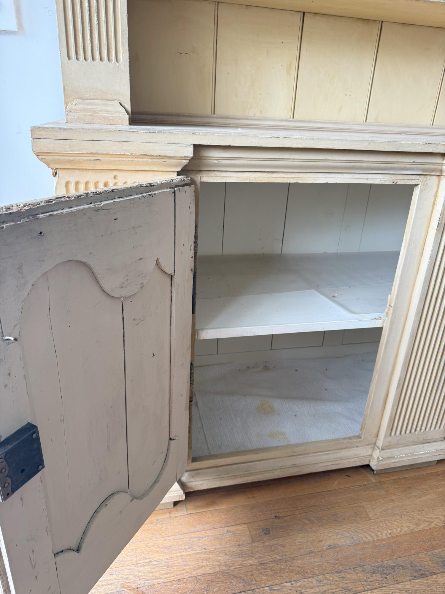 Custom Designed Louis XV Style French Provincial Vaisselier - Image 12