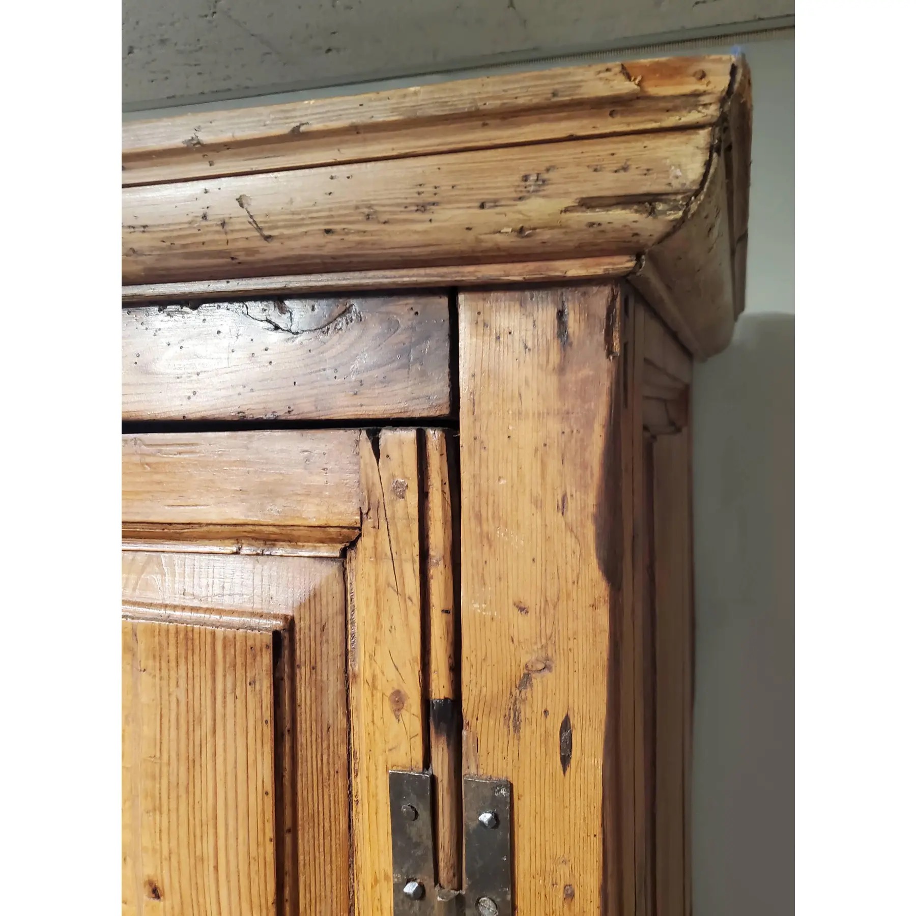 Small Late 18th-Century Southern Irish Pine Cabinet - Image 5