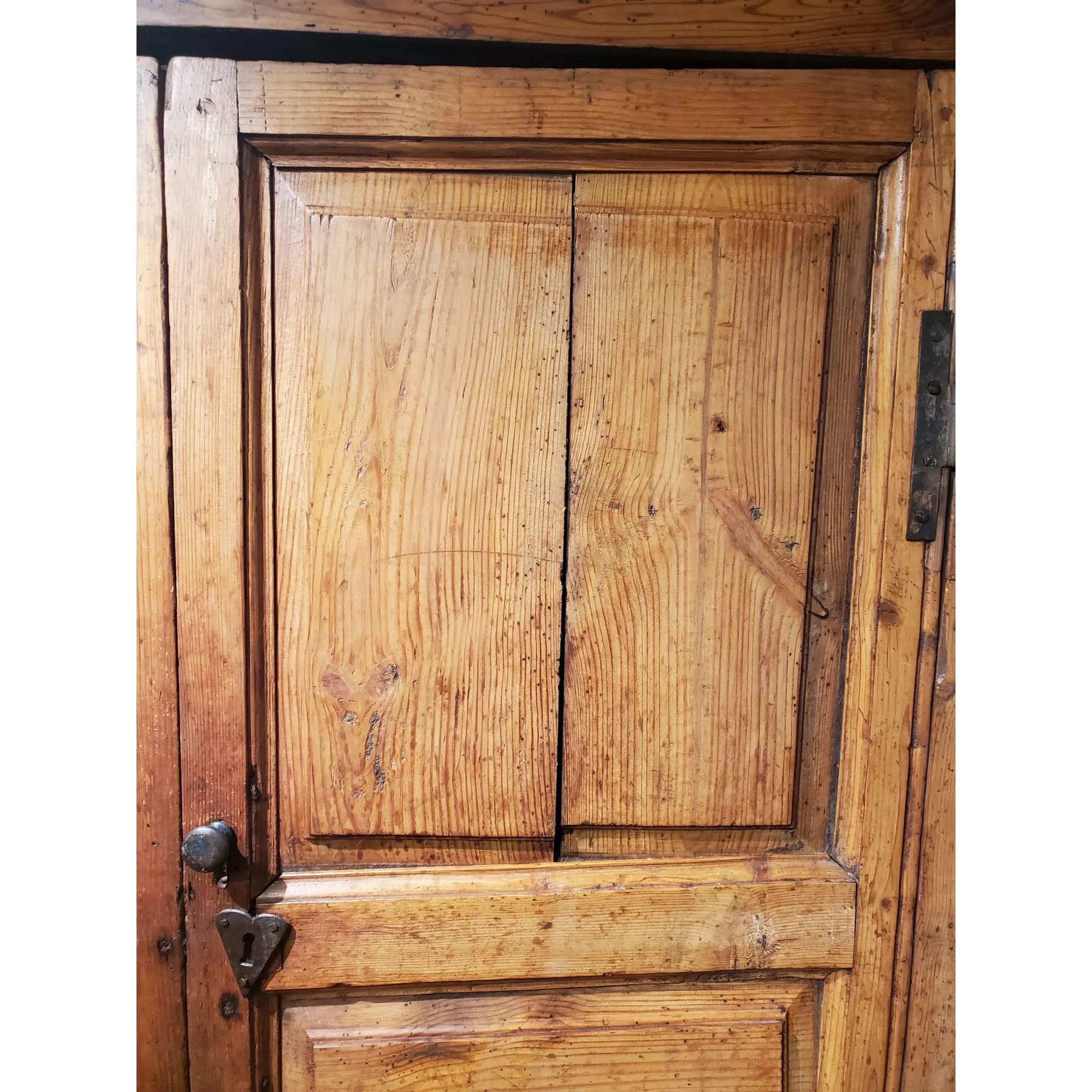 Small Late 18th-Century Southern Irish Pine Cabinet - Image 8