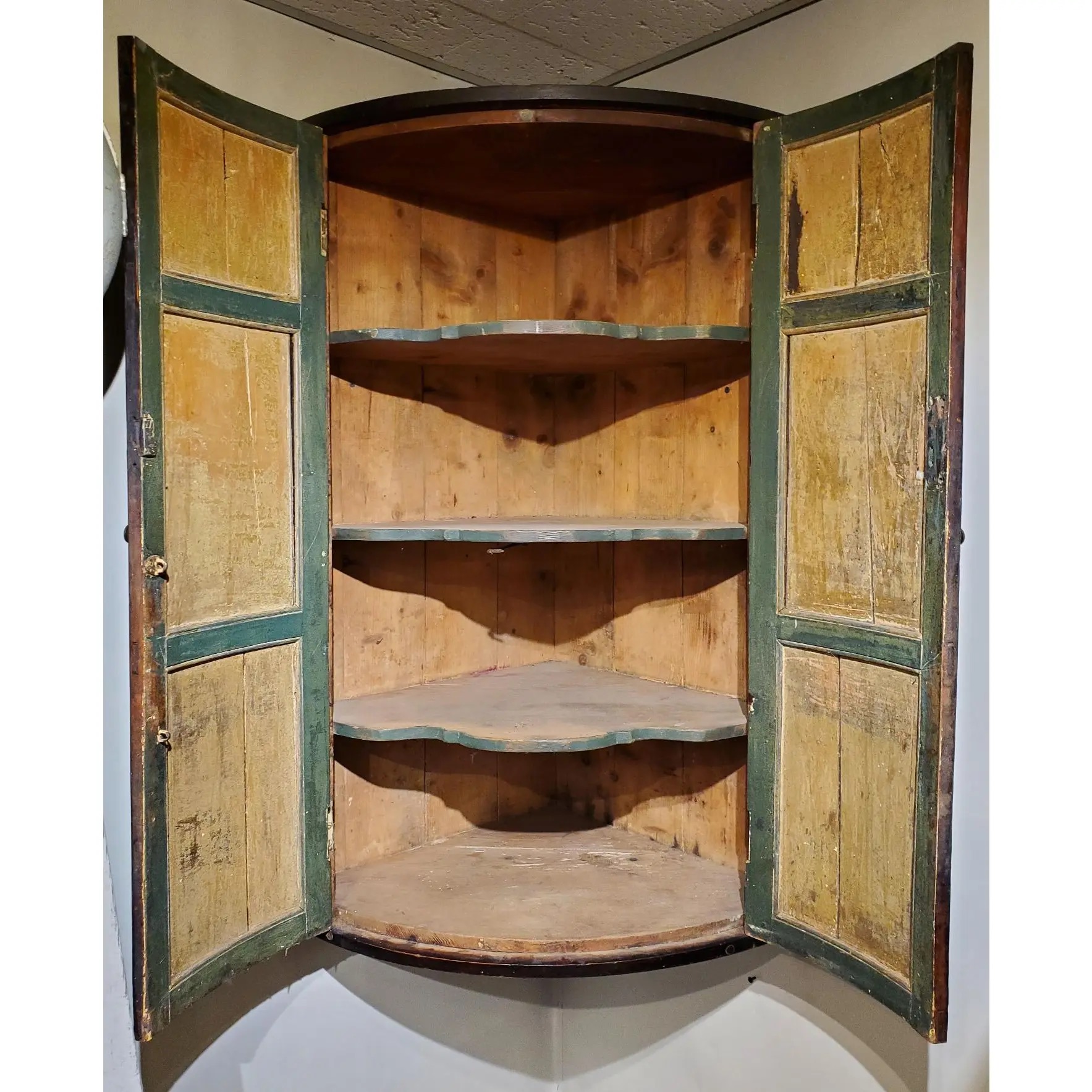 Late 18th Century George III English Bow Front Beech Wood Corner Cupboard - Image 2