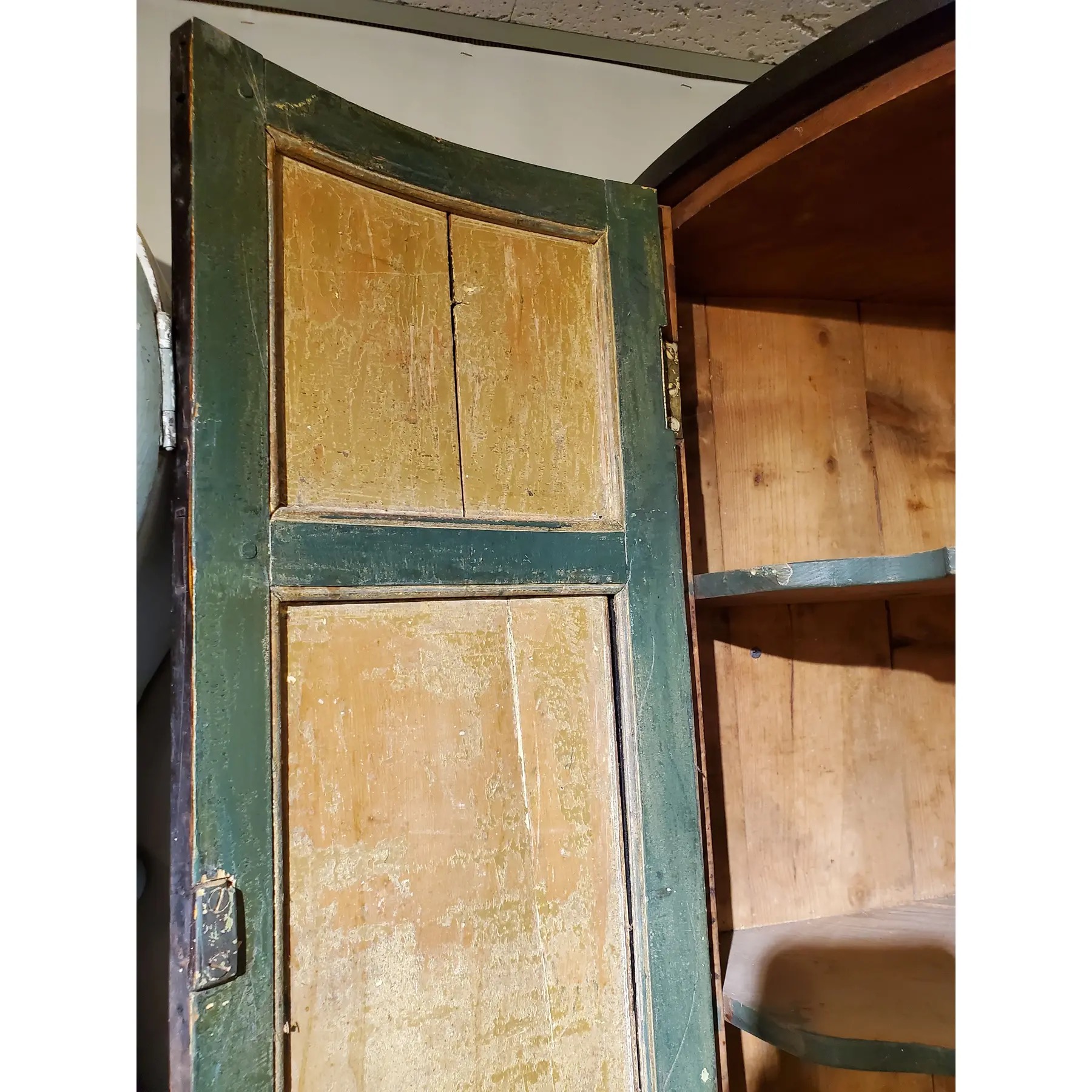 Late 18th Century George III English Bow Front Beech Wood Corner Cupboard - Image 3