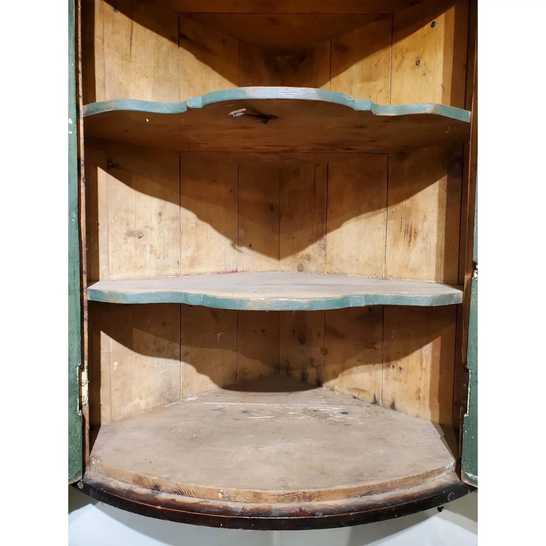 Late 18th Century George III English Bow Front Beech Wood Corner Cupboard - Image 5