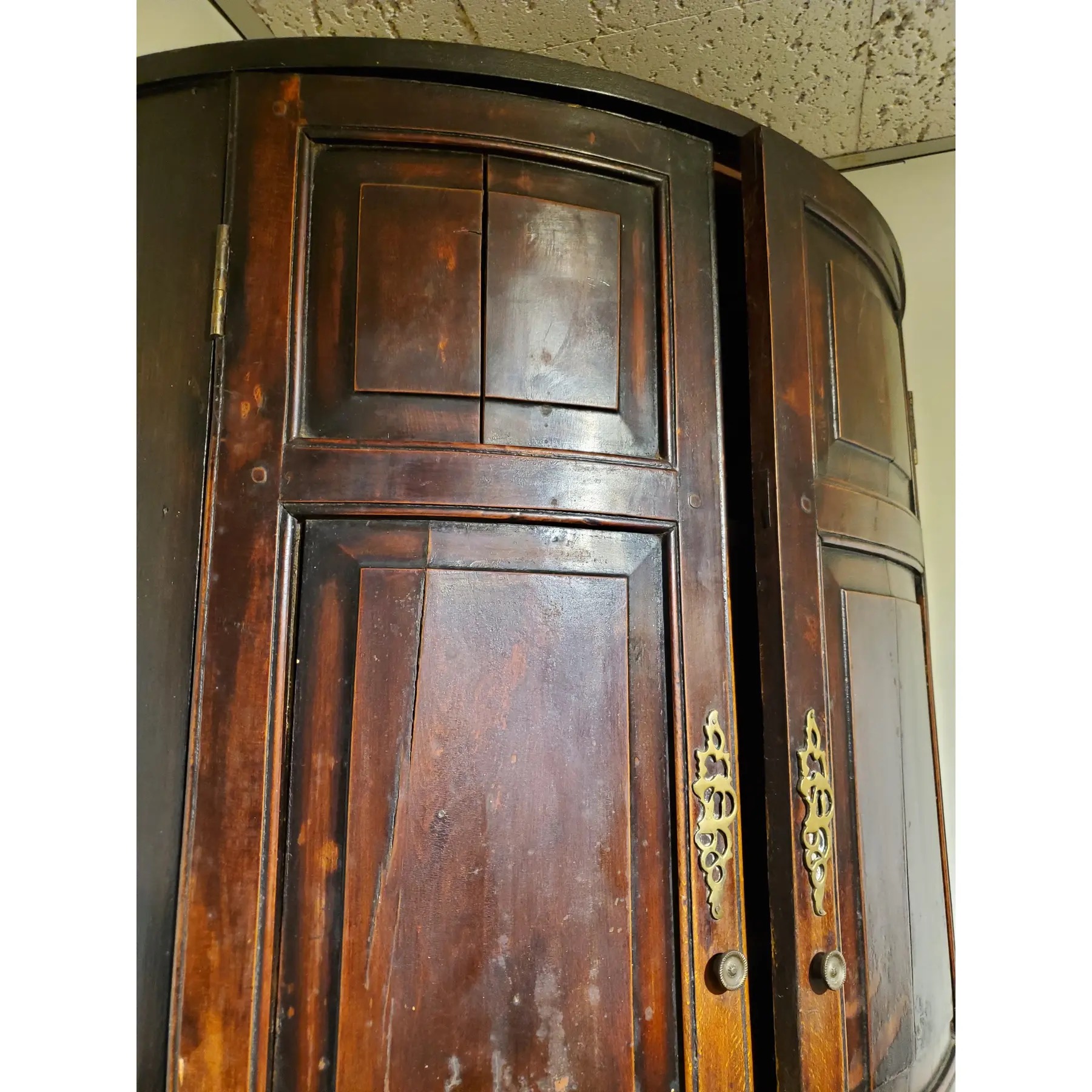 Late 18th Century George III English Bow Front Beech Wood Corner Cupboard - Image 7