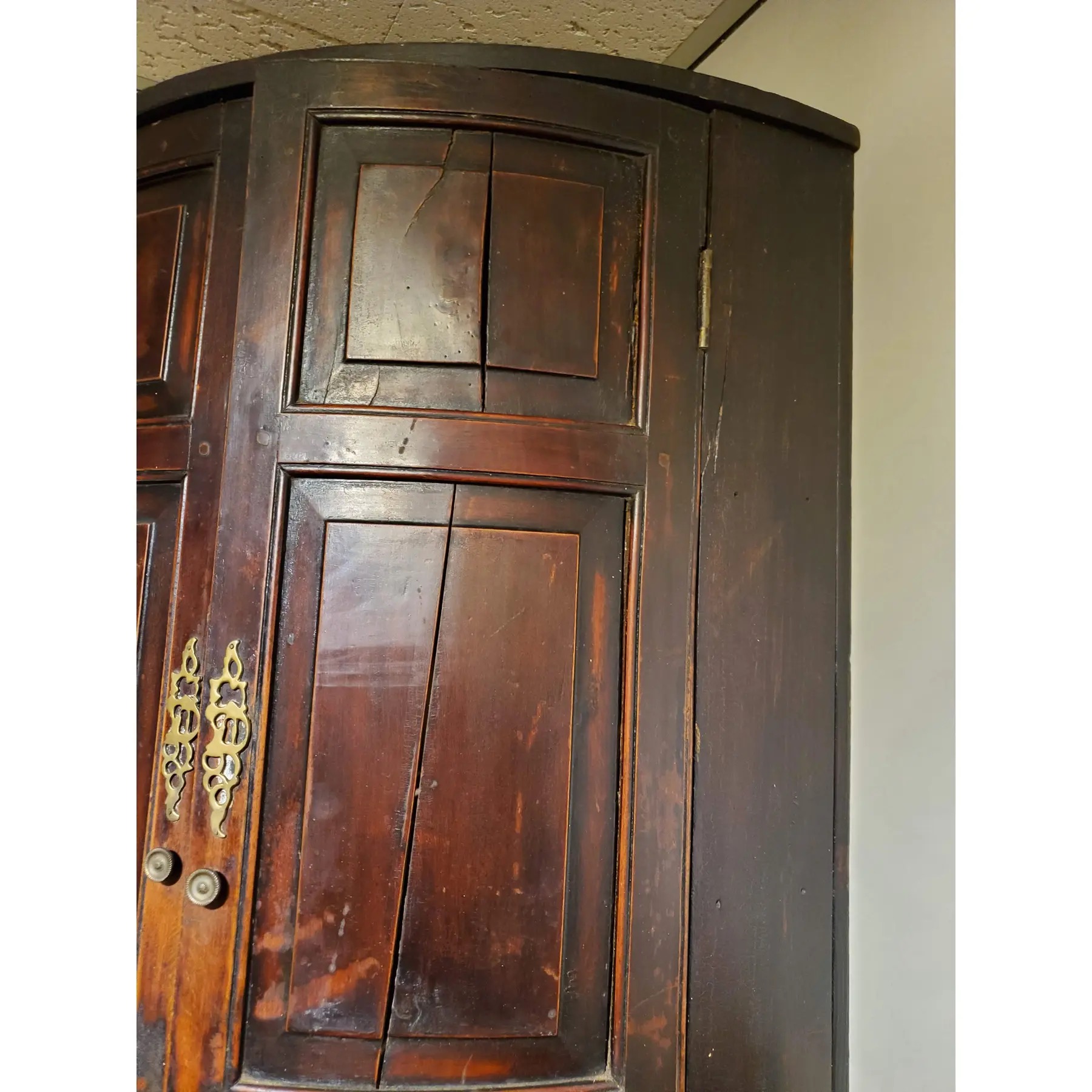 Late 18th Century George III English Bow Front Beech Wood Corner Cupboard - Image 9